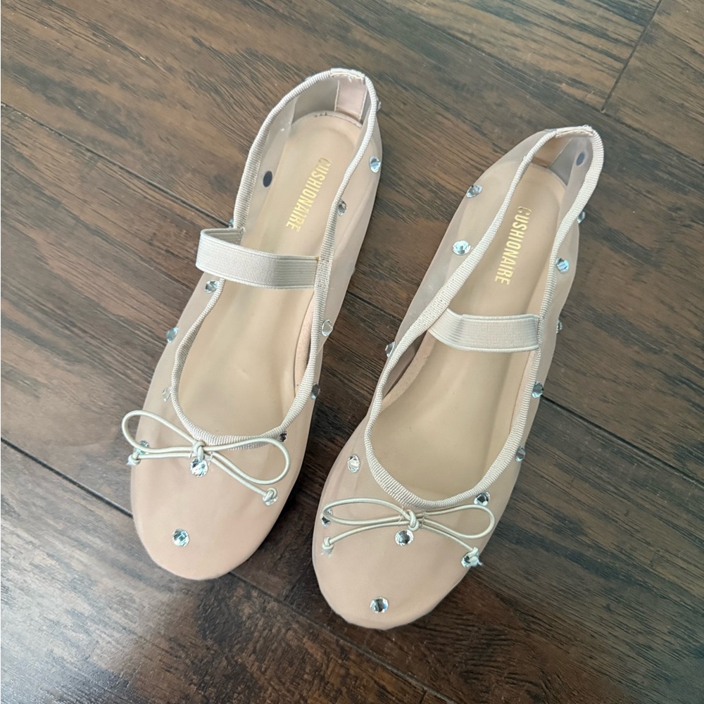 Cusionaire Beige ballet Flats with Rhinestone Accents size 7